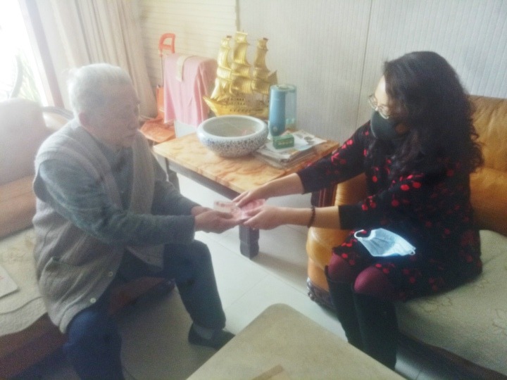 热诚写大爱，，，，质朴映赤心