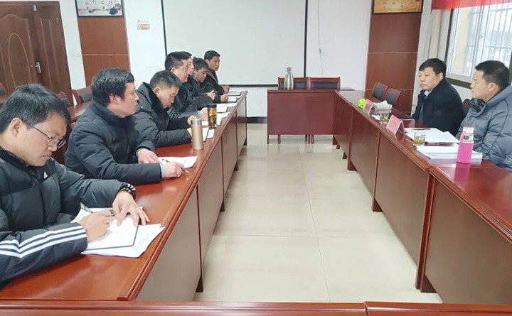 云煤（008PG国际）集团总司理助理、刷新办主任陈家昆一行到四角地煤矿公司督导调研