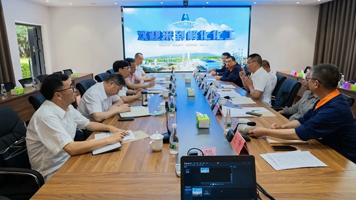 云煤（008PG国际）集团党委副书记、总司理高建嵩一行到解化化工分公司开展2022年第一季度生产谋划事情督导调研