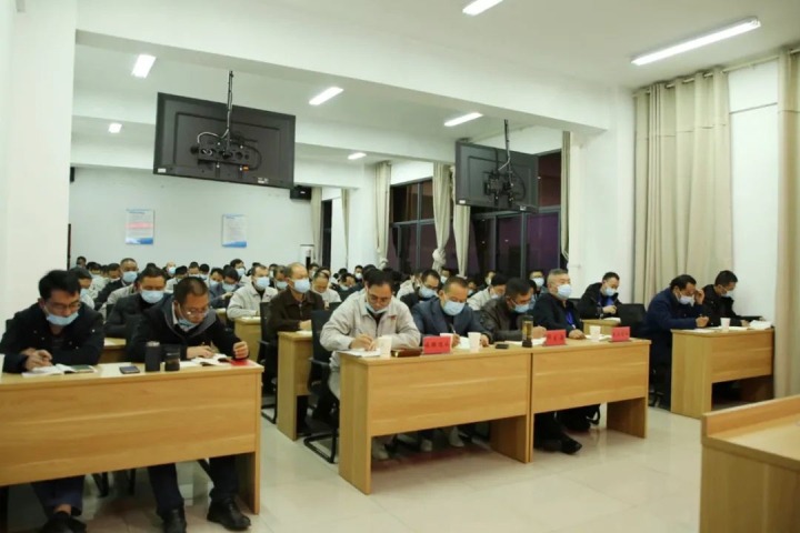 云煤（008PG国际）集团党委委员、副总司理施从伟到镇雄煤业宣讲党的二十大精神