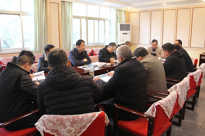 云煤（008PG国际）集团党委委员、副总司理缪和星一行到田坝煤矿公司指导2022年度民主生涯会