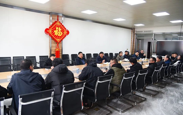 云煤（008PG国际）集团党委副书记、副董事长、总司理高建嵩率包保盯守小组到恩洪煤业公司举行清静检查