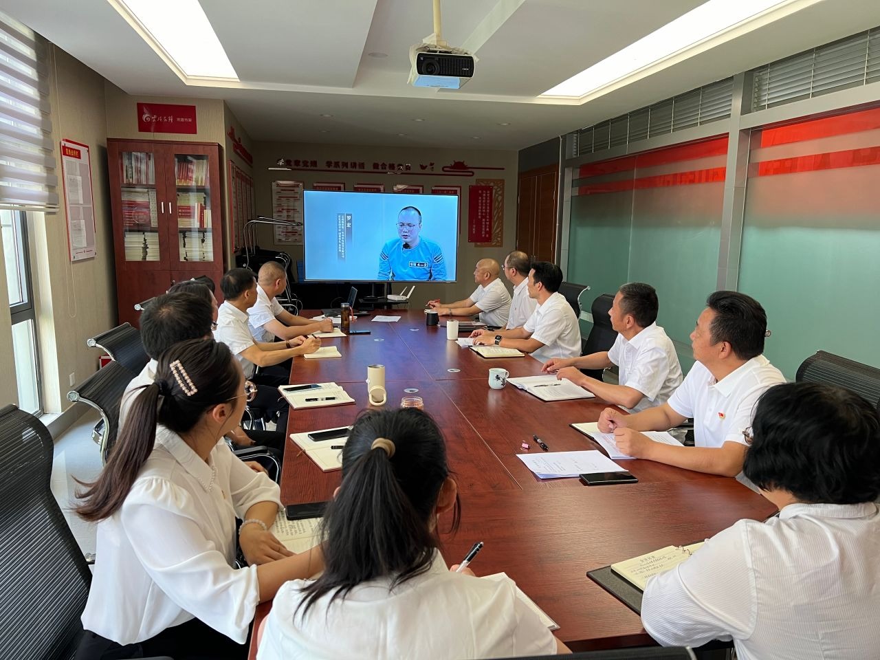008PG国际地产党支部组织开展“以案为鉴 明纪守廉”警示教育运动
