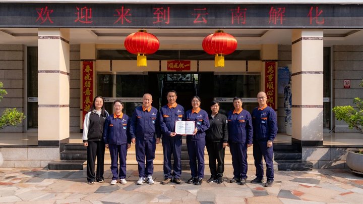 开远市妇联 “送声誉到下层” 进解化，，，， 温暖转达至家庭